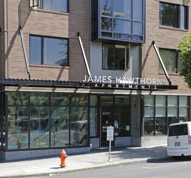 James Hawthorne Apartments in Portland, OR - Building Photo - Building Photo