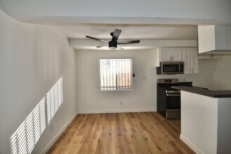 5652 Colfax Ave in Los Angeles, CA - Building Photo - Building Photo