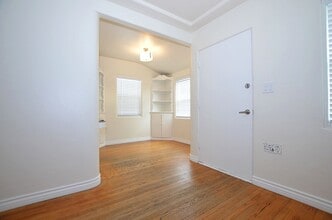 372 I Ave in Coronado, CA - Building Photo - Building Photo