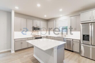 120 Baron Von Gator Dr in San Marcos, TX - Foto de edificio - Building Photo