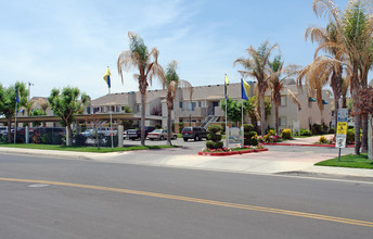 Park Towne Apartments in Perris, CA - Building Photo - Building Photo