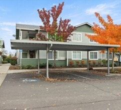Parkside Village in Medford, OR - Building Photo - Building Photo