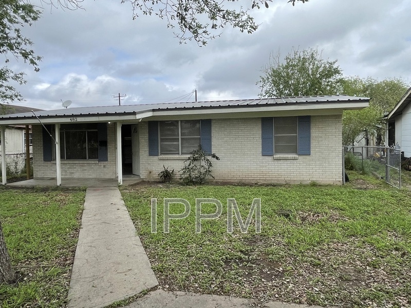 482 W Riggs Ave in Raymondville, TX - Building Photo