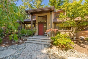 12885 Pierce Rd in Saratoga, CA - Building Photo