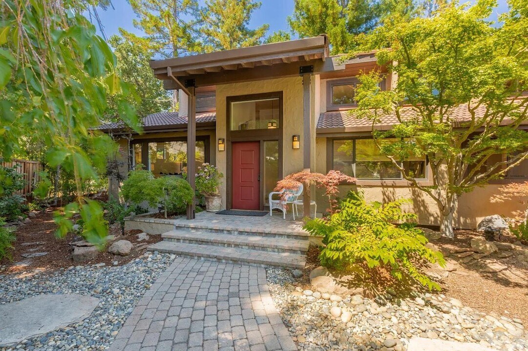 12885 Pierce Rd in Saratoga, CA - Building Photo