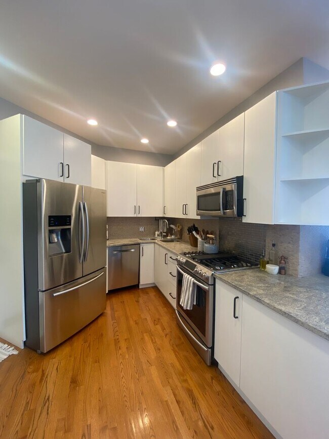 2317 W Armitage Ave in Chicago, IL - Building Photo - Building Photo