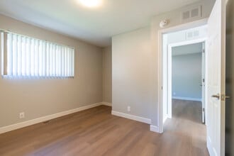 Campbell Apartments in Ypsilanti, MI - Building Photo - Interior Photo