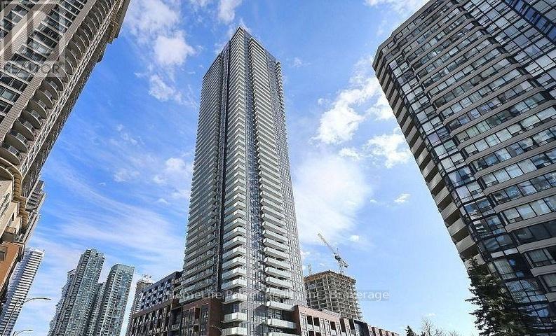 430 Square One Dr in Mississauga, ON - Building Photo