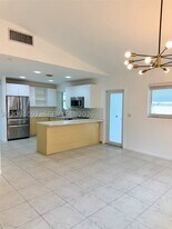 21140 NE 26th Ave in Miami, FL - Building Photo