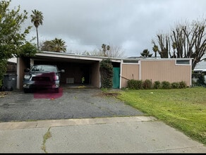 2185 W Nicolet St in Banning, CA - Building Photo - Building Photo