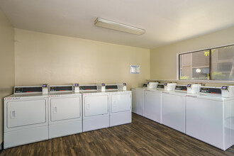 Lincoln Woods in Carmichael, CA - Building Photo - Interior Photo