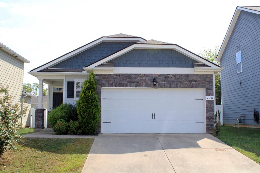 9011 Fenton Rd in Lebanon, TN - Building Photo