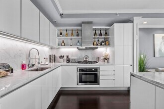 77 Hudson St, Unit 4009 in Jersey City, NJ - Building Photo - Building Photo