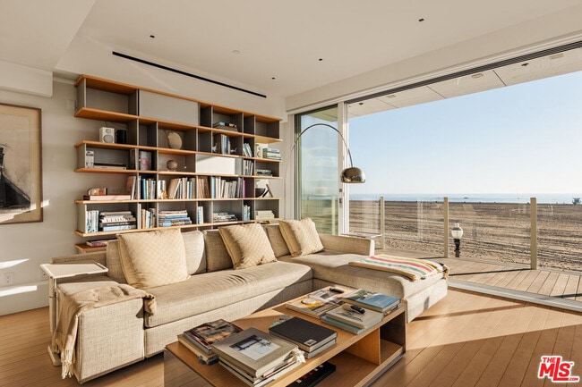 1267 Palisades Beach Rd in Santa Monica, CA - Building Photo - Building Photo