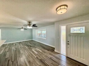 1201 86th Ave N in St. Petersburg, FL - Building Photo - Building Photo