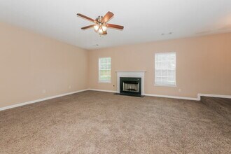 369 Kentwood Springs Dr in Hampton, GA - Building Photo - Building Photo