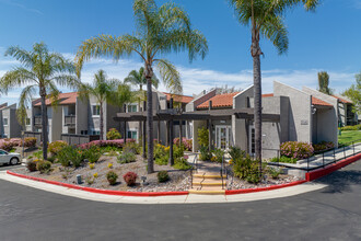 The Avenue at San Marcos in San Marcos, CA - Foto de edificio - Building Photo