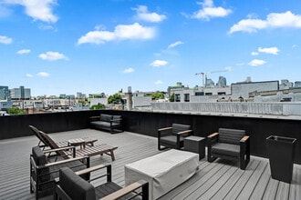 1203 Wharton St, Unit 1 in Philadelphia, PA - Foto de edificio - Building Photo