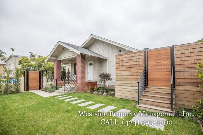 property at 933 Lincoln Blvd