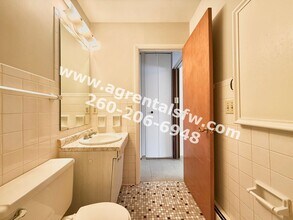 901-931 W Brookwood Ct in New Haven, IN - Foto de edificio - Building Photo