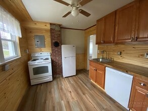 11 E 5th St in West Jefferson, NC - Building Photo - Building Photo