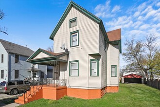 1095-1097 E Merchant St in Kankakee, IL - Building Photo - Building Photo