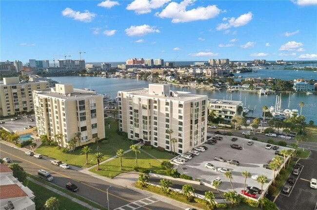 855 Bayway Blvd in Clearwater, FL - Building Photo - Building Photo