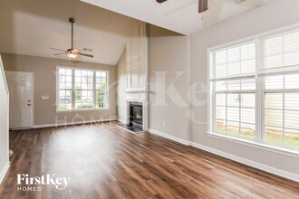 1743 Taynton Cir in Kennesaw, GA - Foto de edificio - Building Photo