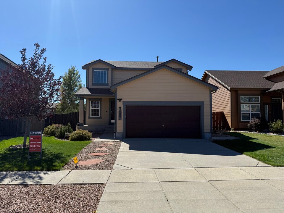 6897 Shimmering Leaf Rd in Colorado Springs, CO - Building Photo