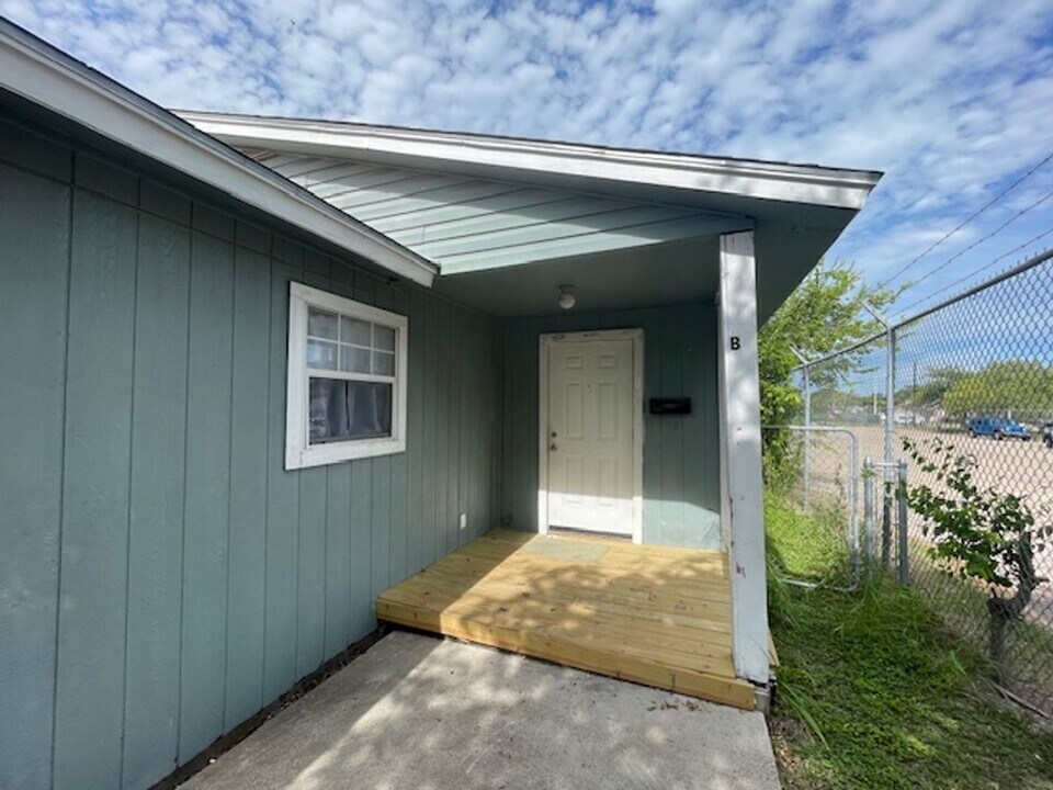 1620 7th St in Corpus Christi, TX - Foto de edificio