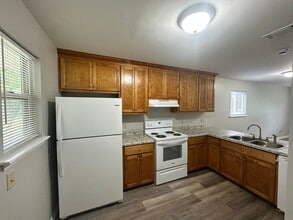 2010 Melrose Dr in Valdosta, GA - Building Photo - Building Photo