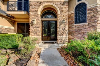 13703 Greenwood Ln S in Houston, TX - Foto de edificio - Building Photo
