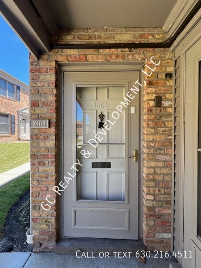 1803 Bristol Walk in Hoffman Estates, IL - Building Photo - Building Photo