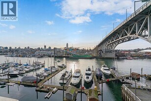628 Kinghorne Mews in Vancouver, BC - Building Photo