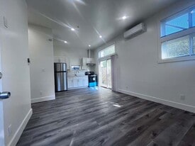 724 37th St in Oakland, CA - Building Photo