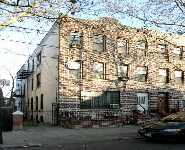 595 Autumn Ave in Brooklyn, NY - Foto de edificio