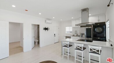 21727 Planewood Dr in Woodland Hills, CA - Building Photo - Building Photo