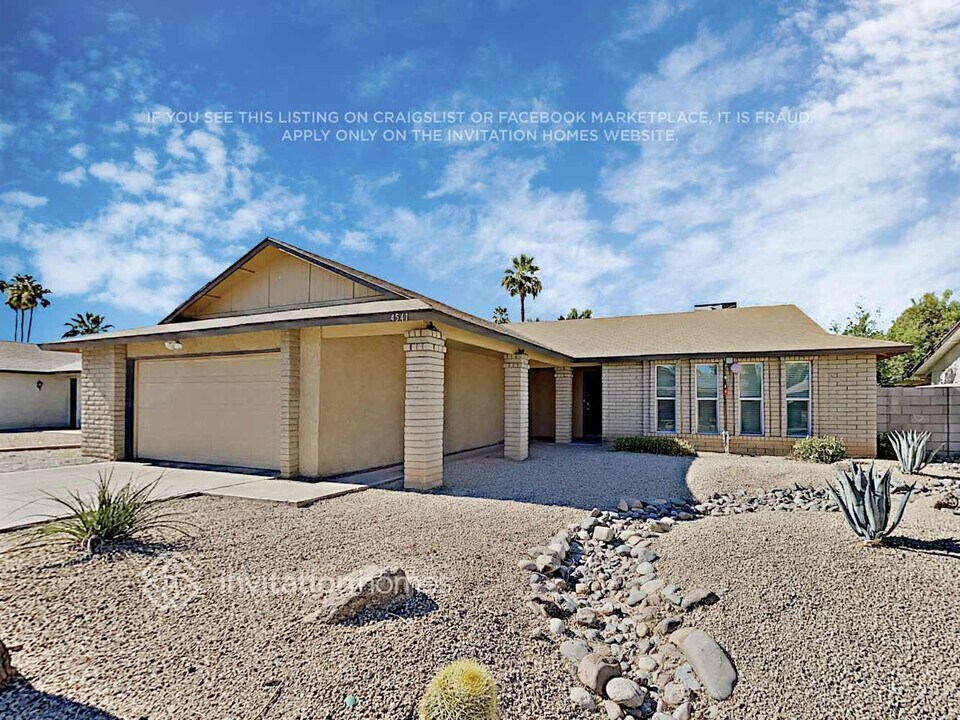 4541 W Cheryl Dr in Glendale, AZ - Foto de edificio