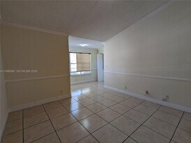 3430 Pinewalk Dr N in Margate, FL - Building Photo