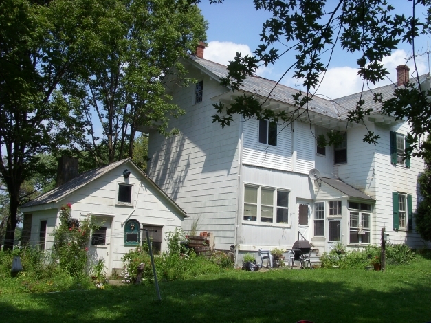 1042 Old Bethlehem Rd in Perkasie, PA - Foto de edificio - Building Photo