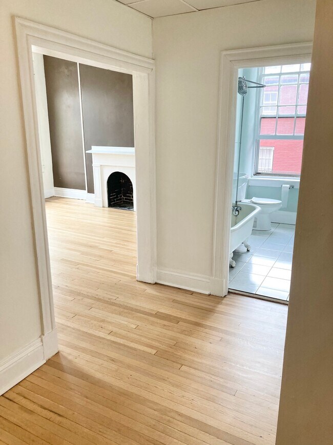 216 W Madison St