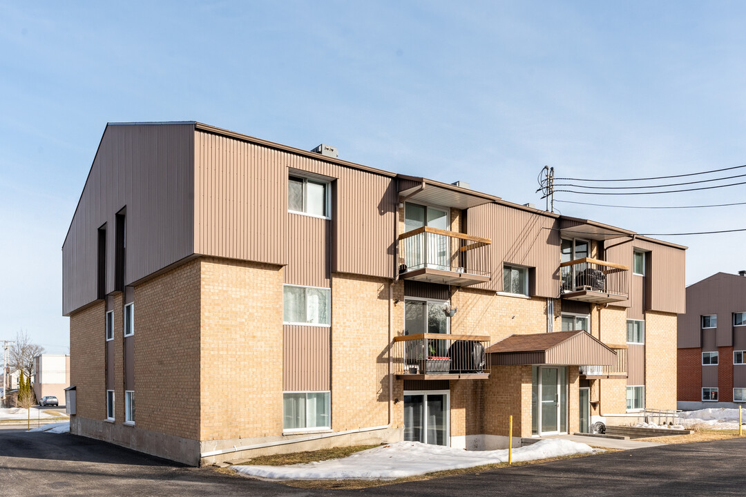 835 Du Houppier Rue in Lévis, QC - Building Photo