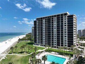 10951 Gulf Shore Dr in Naples, FL - Foto de edificio - Building Photo