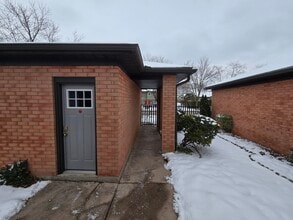 65 Fiddlers Green Rd in London, ON - Building Photo - Building Photo