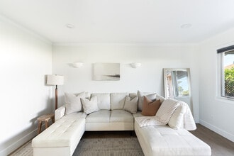 8418 Glider Ave, Unit 8418 in Los Angeles, CA - Building Photo - Building Photo