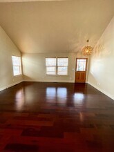 2864 NE Rainier Dr in Bend, OR - Foto de edificio - Building Photo