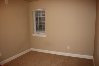102 Grandview Ct, Unit 102 in Iowa City, IA - Building Photo - Building Photo