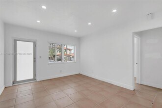 3050 SW 23rd Terrace in Miami, FL - Building Photo - Building Photo