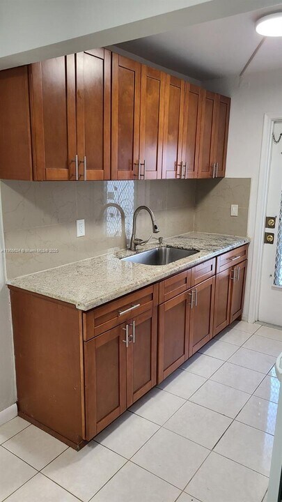 1715 Wiley St in Hollywood, FL - Building Photo