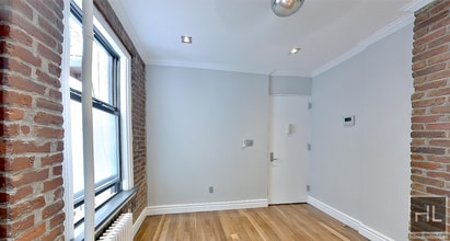 BEAUTIFUL 3 BED IN PRIME EAST VILLAGE LOCA in New York, NY - Building Photo - Building Photo